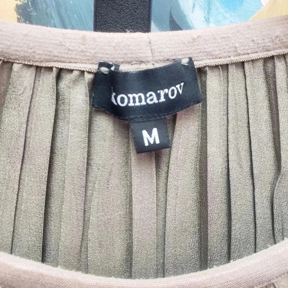 Komarov Gold Crinkle Cape - Picture 4 of 5